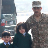 Los Taliban asesinan a 100 personas en el asalto a una escuela en Peshawar [EN]