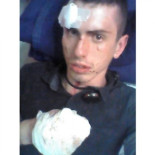 Dos hombres intentan matar a un joven gay en el interior de un autobús