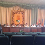 La alcaldesa de Benicasim asegura en el pleno que están investigando la IP de una vecina crítica en redes sociales