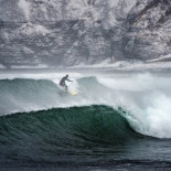 Surferos rusos a -15 ºC en Vladivostok [ENG]