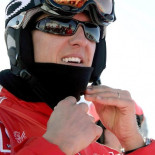 Michael Schumacher reconoce a su mujer e hijos y podría volver a caminar con muletas