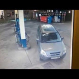 Estoy segura que la tapa del depósito estaba en este lado