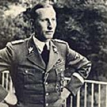 800 nazis armados sitiaban a 7 paracaidistas checoslovacos