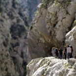 Un paseo por una garganta de aguas turquesa en España (Ruta del Cares)