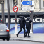 El secuestrador del supermercado amenaza con matar a los rehenes si la Policía no libera a los hermanos Kuachi