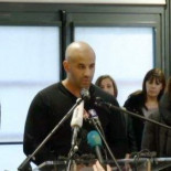 El hermano del agente muerto por los Kouachi: "No mezcléis extremistas y musulmanes"