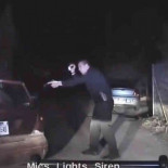 Policía dispara y mata a un hombre desarmado  durante una parada de tráfico. Gobernador Justifica los disparos (Eng)