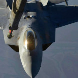 Entra a la cabina de un avión de combate del siglo XXI