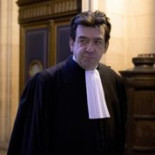 Un profesor reacciona desnudándose ante una alumna con velo [fr]