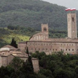 Ingresan a una monja de clausura por dolores estomacales y da a luz a un bebé