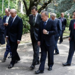 El 'consumidor rebelde' rechaza a las empresas: "Es el fenómeno de Podemos aplicado al mercado"