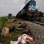 Mueren tres universitarios por intentar tomarse “selfie” frente a tren en movimiento