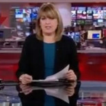 BBC abre su boletín informativo con la marcha de "Podemos", mientras que en 'Telediario' de TVE es la cuarta noticia