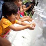 ¿Por qué es peligroso no lavarse las manos tras ir al baño?