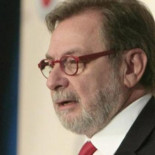 Incendio en la SER: la plantilla se amotina contra Cebrián y teme un "ERE inminente"