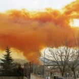 Una nube tóxica inunda el cielo en Igualada