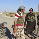 Estado Islámico corta las manos a tres mujeres por usar teléfonos móviles