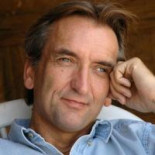 Un reportero francés desvela tras morir que era espía y padre de la nieta de Le Pen