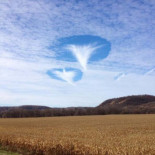 ¿Qué son estos extraños agujeros en las nubes?