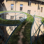 Pasarela suspendida entre edificios (ENG)