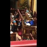 Villalobos es la vicepresidenta de la comisión del Congreso que impide a periodistas grabar desde la tribuna de prensa