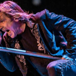 Bruce Dickinson ha pasado por un largo periodo de intenso dolor pero los pronósticos son buenos