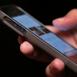 Enfrenta cargos por negarse a proporcionar la clave de su teléfono a la seguridad del aeropuerto. [ENG]