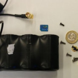 Cómo es el dispositivo rastreador que pusieron a la activista que fue a un congreso de privacidad