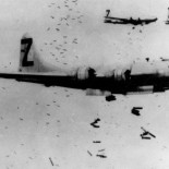 Las imágenes del bombardeo más letal de la historia, 70 años después