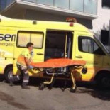 Un hombre recibe seis puñaladas y continúa de copas con sus amigos