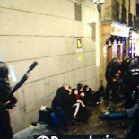 Arrinconas a un grupo que haga de cabeza de turco. Sois Decenas de UIP. Están aterrorizados. Les machacas