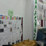 El PP sigue viendo en Machado a un ‘rojo’: sus interventores protestan por un mural infantil sobre el poeta