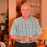 Muévete para que José Luis Moreno no atropelle a tres periodistas