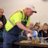 Agricultor de EE.UU. invita a petroleros a beber agua contaminada por 'fracking'