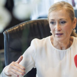 Cifuentes no ve sostenible la universidad pública en Madrid