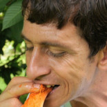 El jardín extraordinario del hombre que cultiva frutas raras
