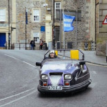 Un coche de choque modificado para circular por la ciudad