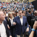 Rajoy no aplaca la alarma de sus bases: "Presidente, ¿por qué sólo detienen a los nuestros?"
