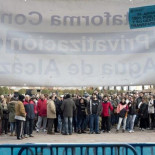 Privatizaciones de servicios públicos blindadas por décadas