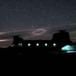 ¿Qué hace brillar de esta forma a las aspas de helicópteros y aviones?