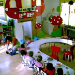 Condenan a una maestra que fue grabada en vídeo maltratando a dos niños de un año