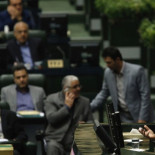 Irán prohíbe peinados de punta, tatuajes, rayos UVA y depilación masculina de cejas