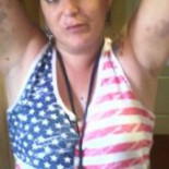 La escolta de Monago agrede a la desahuciada que acampa frente al chalé del presidente