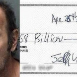 Hombre detenido por intentar cobrar un cheque de 368 mil millones de dólares