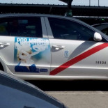 Denuncian pintadas y actos vandálicos contra los taxis de Madrid por la publicidad electoral
