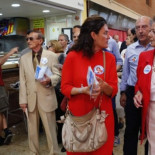 Accidentada visita de Barberá a un mercado