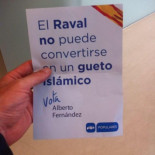 El PP hace campaña repartiendo octavillas xenófobas en el barrio con más inmigración de Barcelona