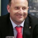 El expresidente del Castellón acepta seis meses de pena por asaltar a una pitonisa