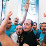 Una serie de fotos contradice la versión de Telefonica sobre la actuación de David Fernandez en la ocupación [CAT]