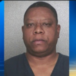 Mujer en libertad condicional graba en vídeo cómo la viola su oficial de la condicional (en inglés)